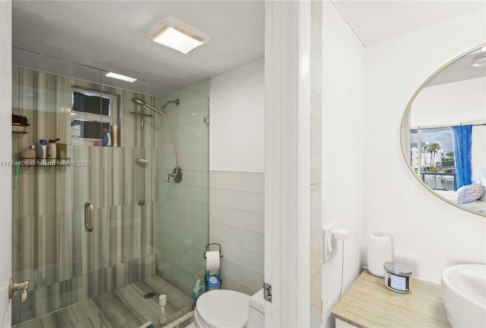 Small Image of 2457 COLLINS AVE #202, Miami Beach Number 18