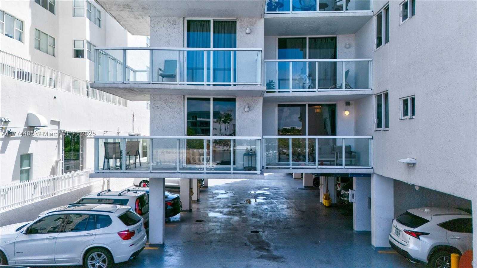 Small Image of 2457 COLLINS AVE #202, Miami Beach Number 21