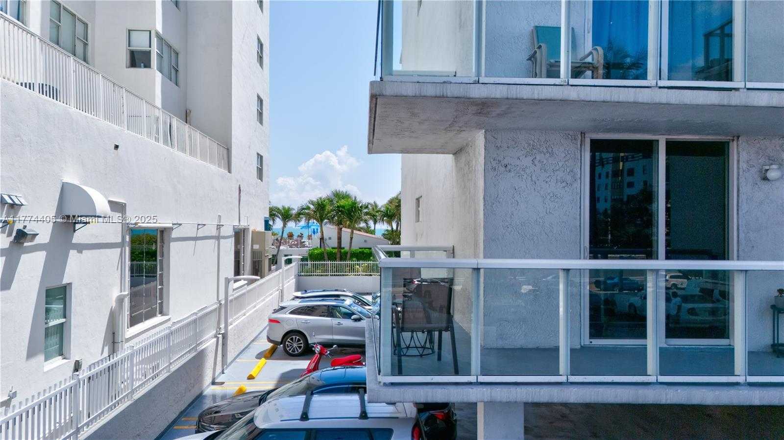 Small Image of 2457 COLLINS AVE #202, Miami Beach Number 25