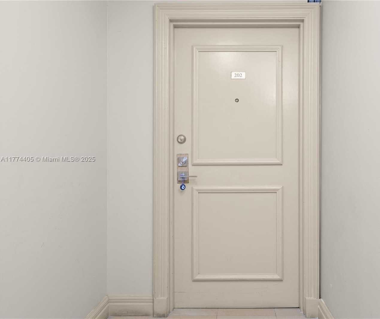 Small Image of 2457 COLLINS AVE #202, Miami Beach Number 26
