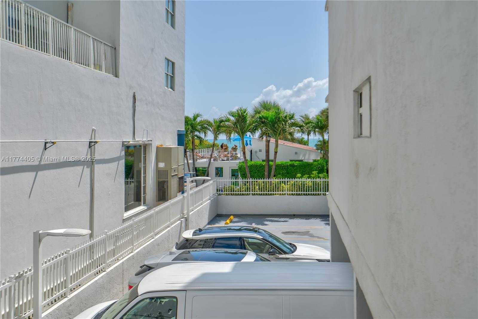 Small Image of 2457 COLLINS AVE #202, Miami Beach Number 27