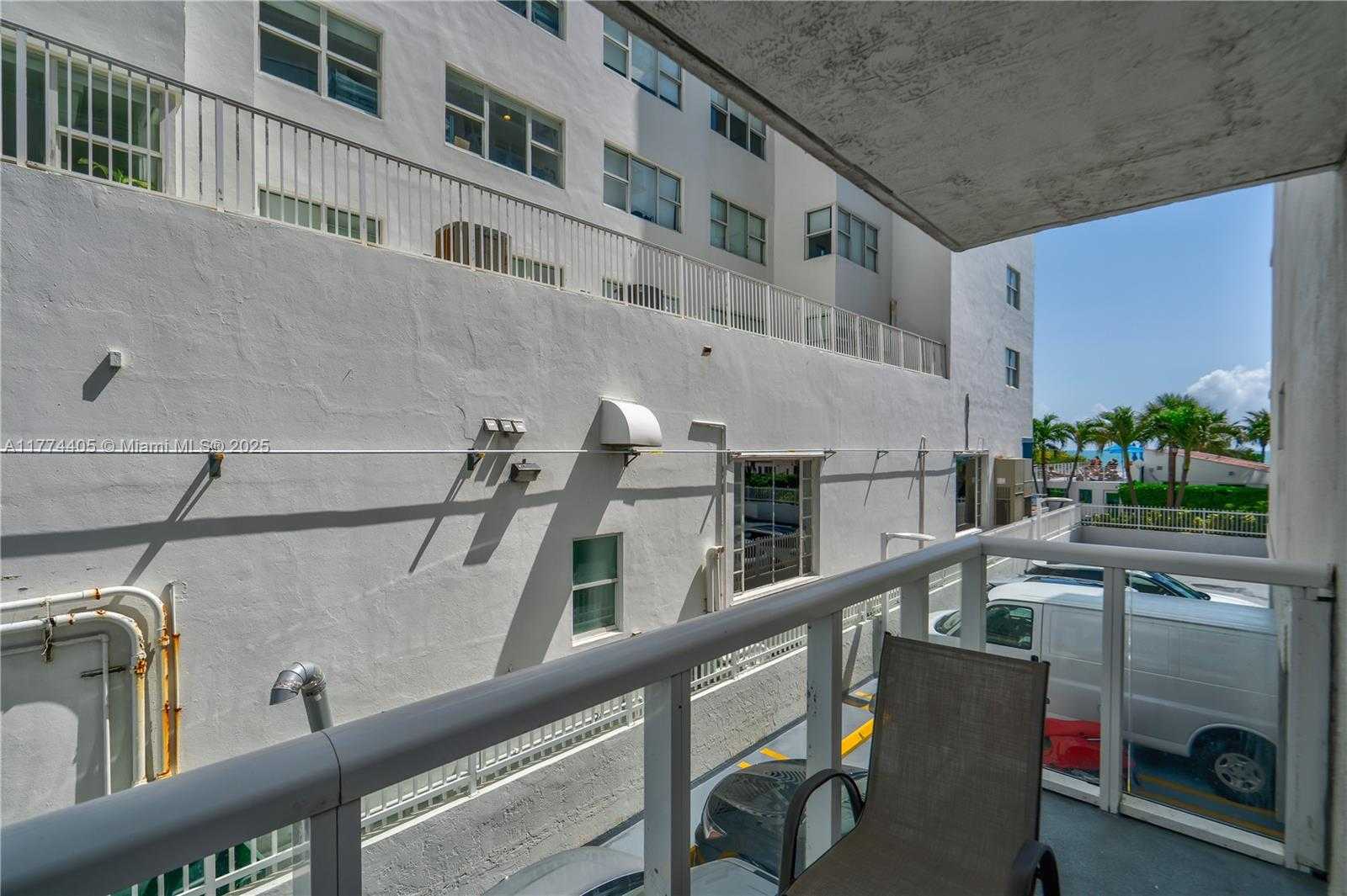Small Image of 2457 COLLINS AVE #202, Miami Beach Number 29