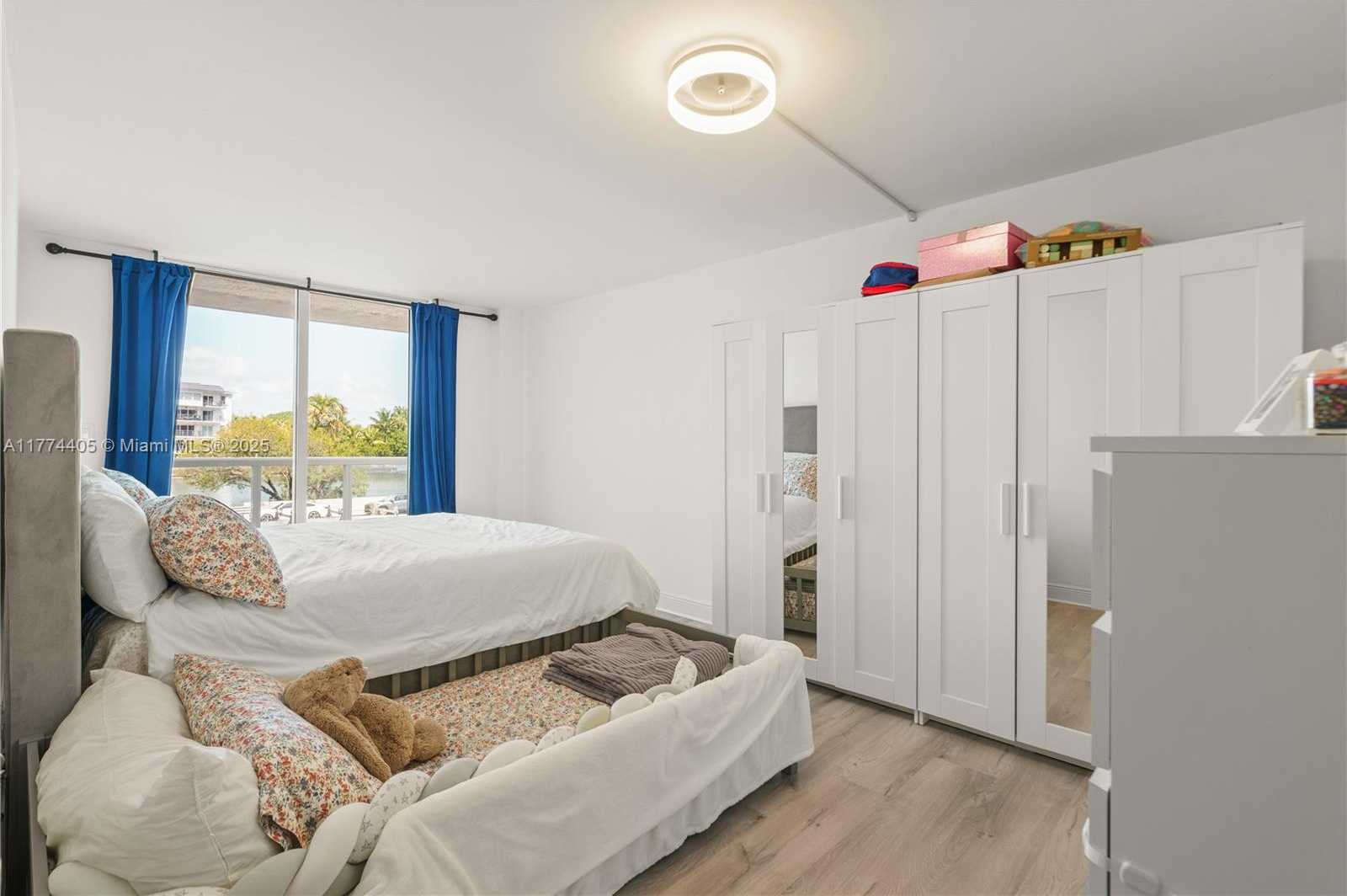 Small Image of 2457 COLLINS AVE #202, Miami Beach Number 32