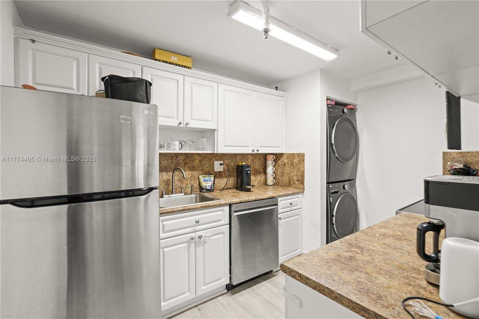 Small Image of 2457 COLLINS AVE #202, Miami Beach Number 34