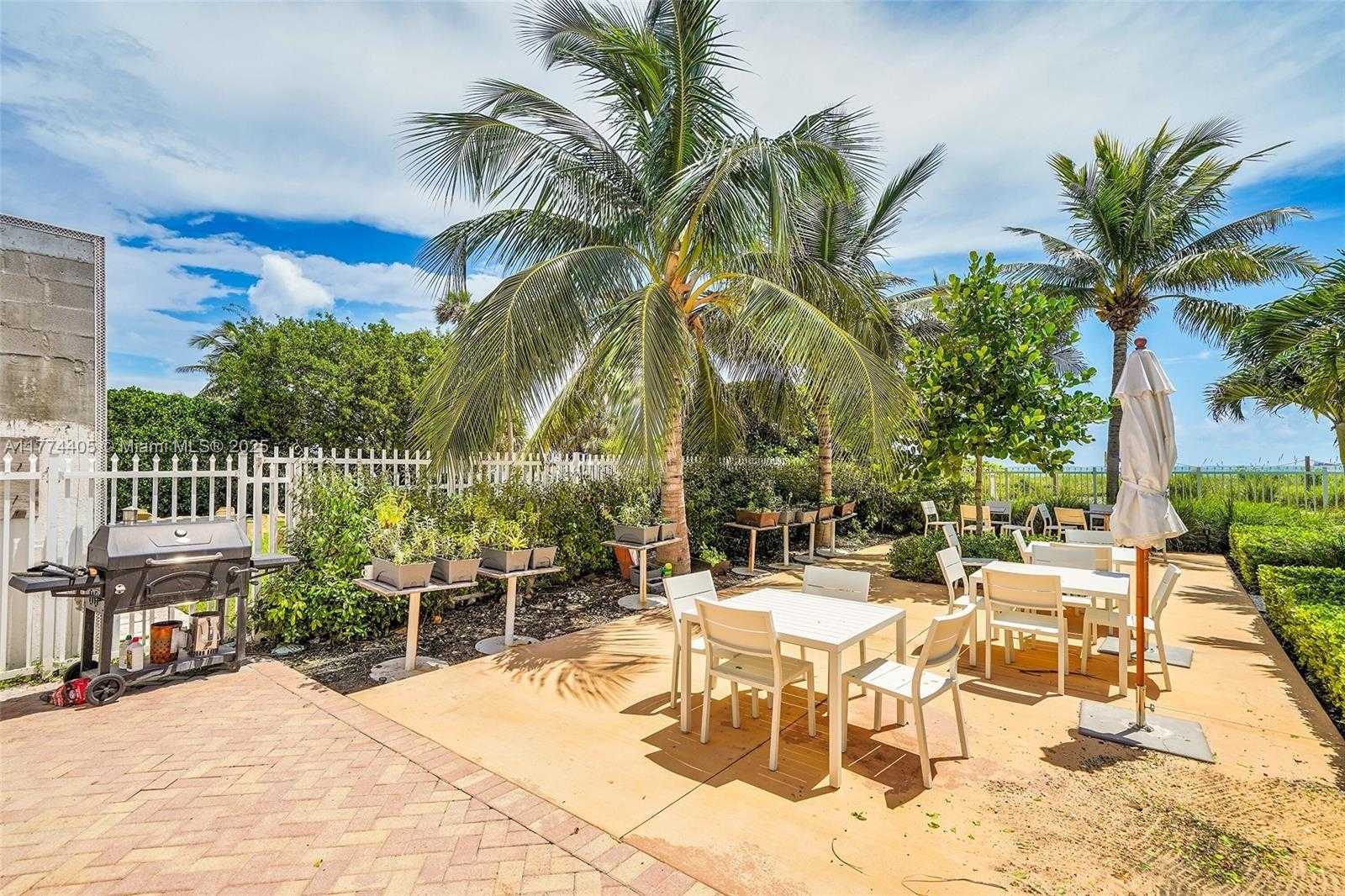 Small Image of 2457 COLLINS AVE #202, Miami Beach Number 38