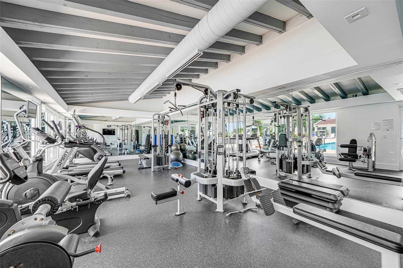 Small Image of 2457 COLLINS AVE #202, Miami Beach Number 40