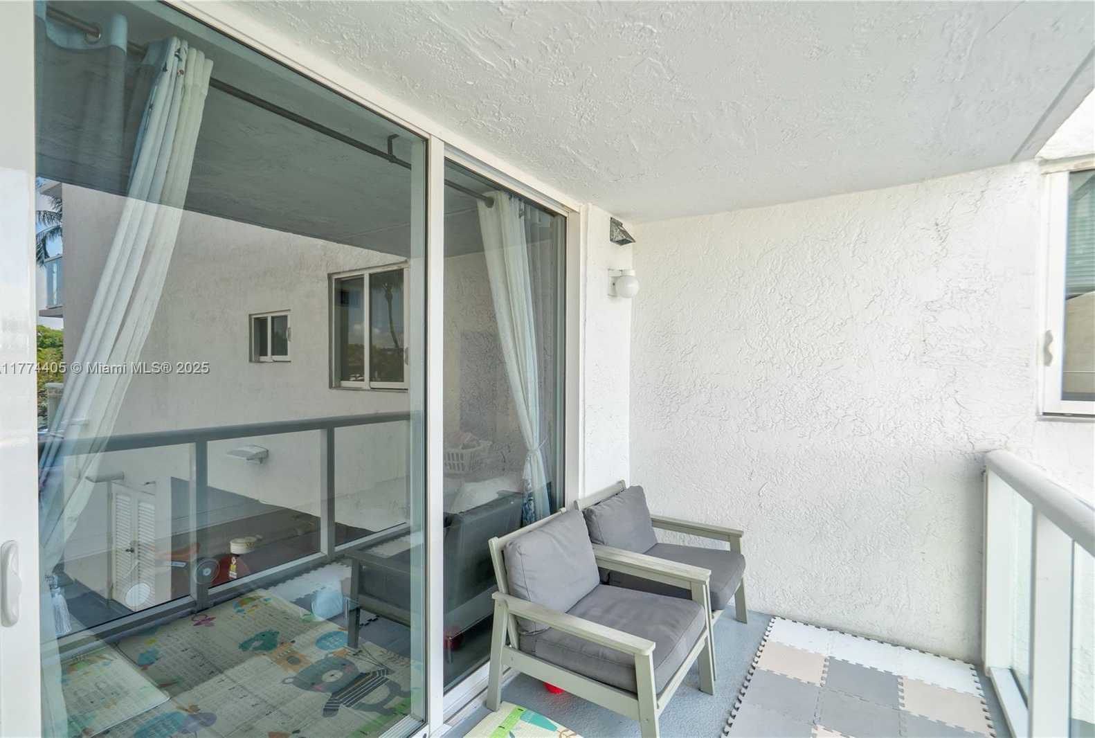 Small Image of 2457 COLLINS AVE #202, Miami Beach Number 7