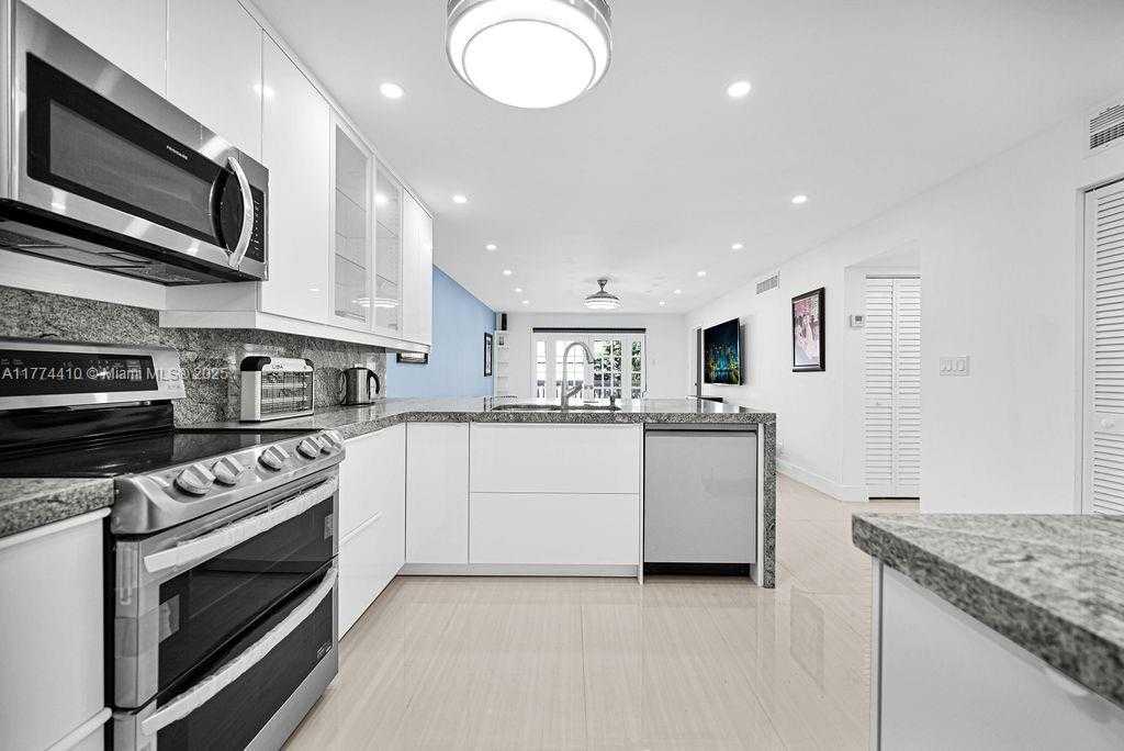 Small Image of 410 SOUTH EAST 2ND ST #223, Hallandale Beach Number 3