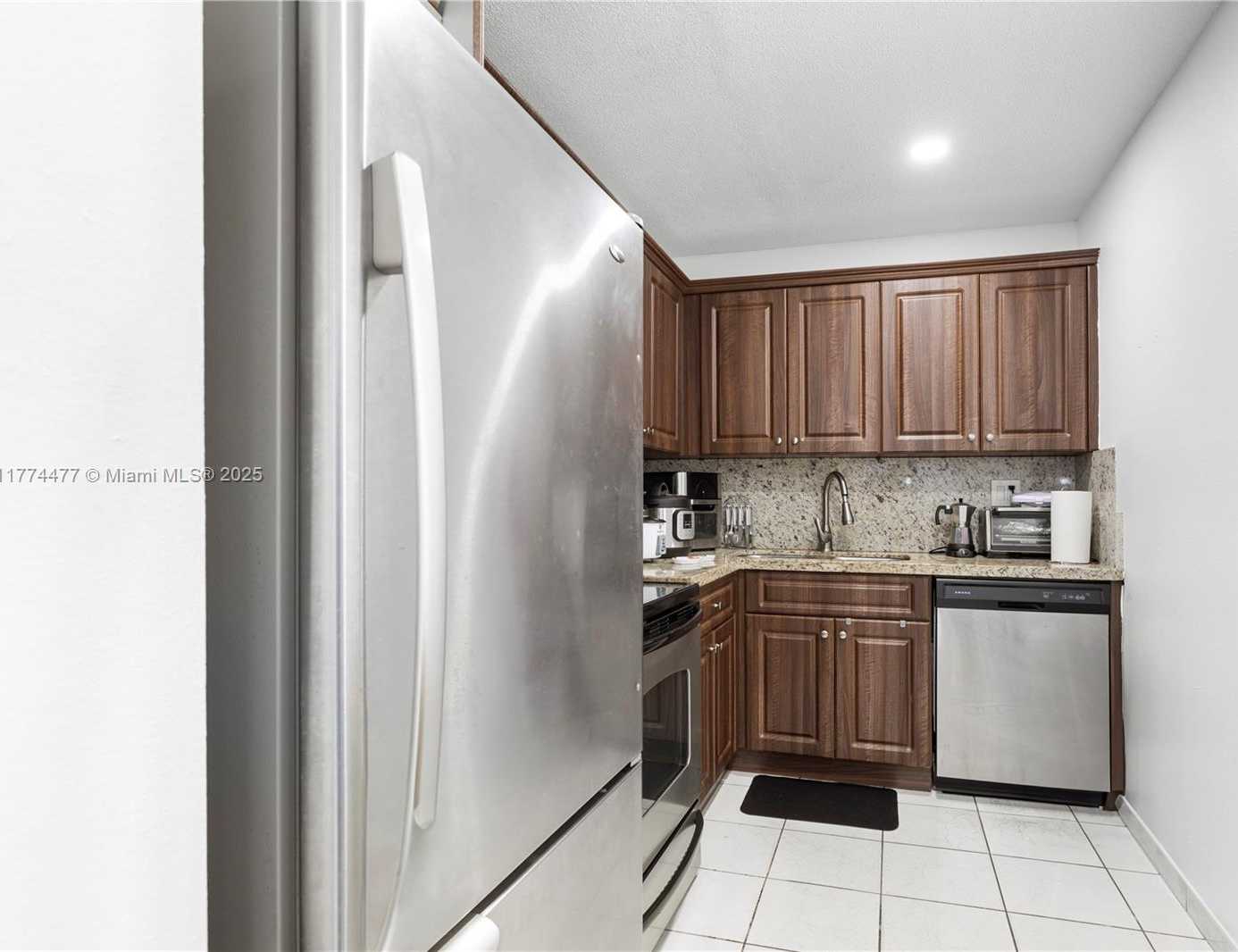 Small Image of 6130 WEST 19TH AVE #215, Hialeah Number 4