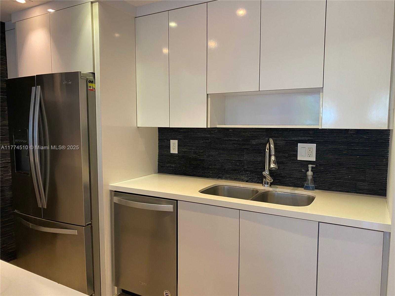 Small Image of 181 CRANDON BLVD #207, Key Biscayne Number 3