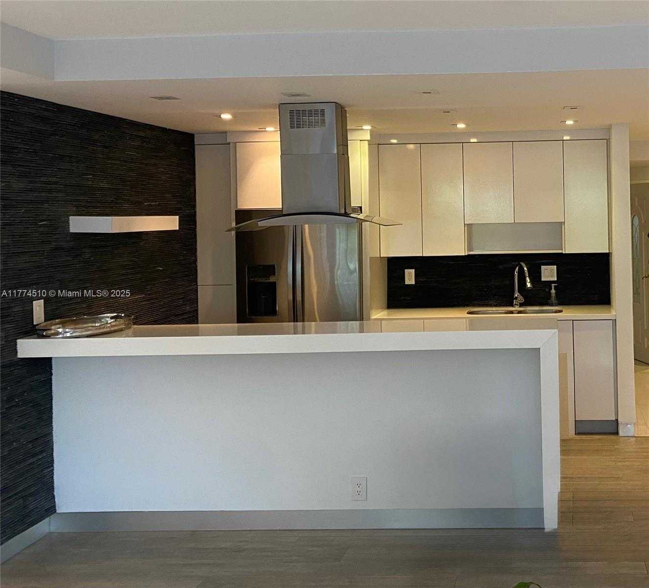 Small Image of 181 CRANDON BLVD #207, Key Biscayne Number 4