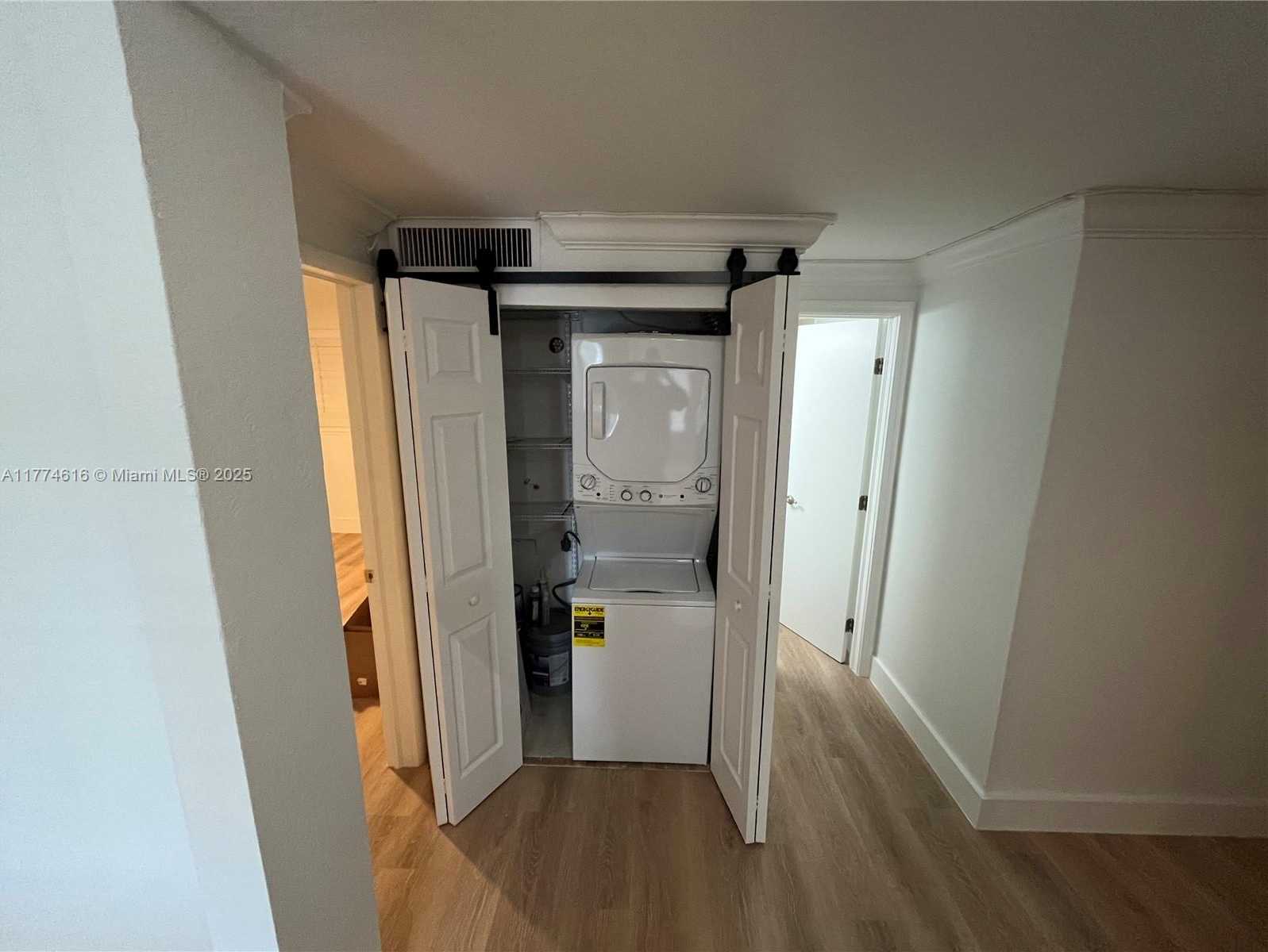 Small Image of 95 EDGEWATER DR #105, Coral Gables Number 14