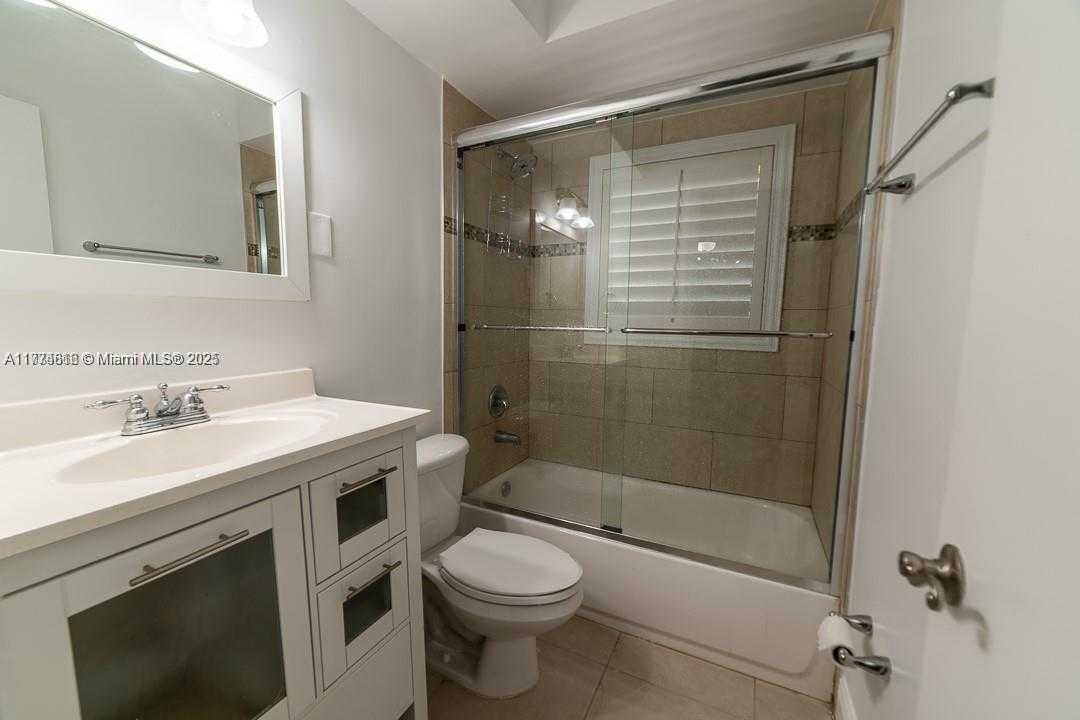 Small Image of 95 EDGEWATER DR #105, Coral Gables Number 17