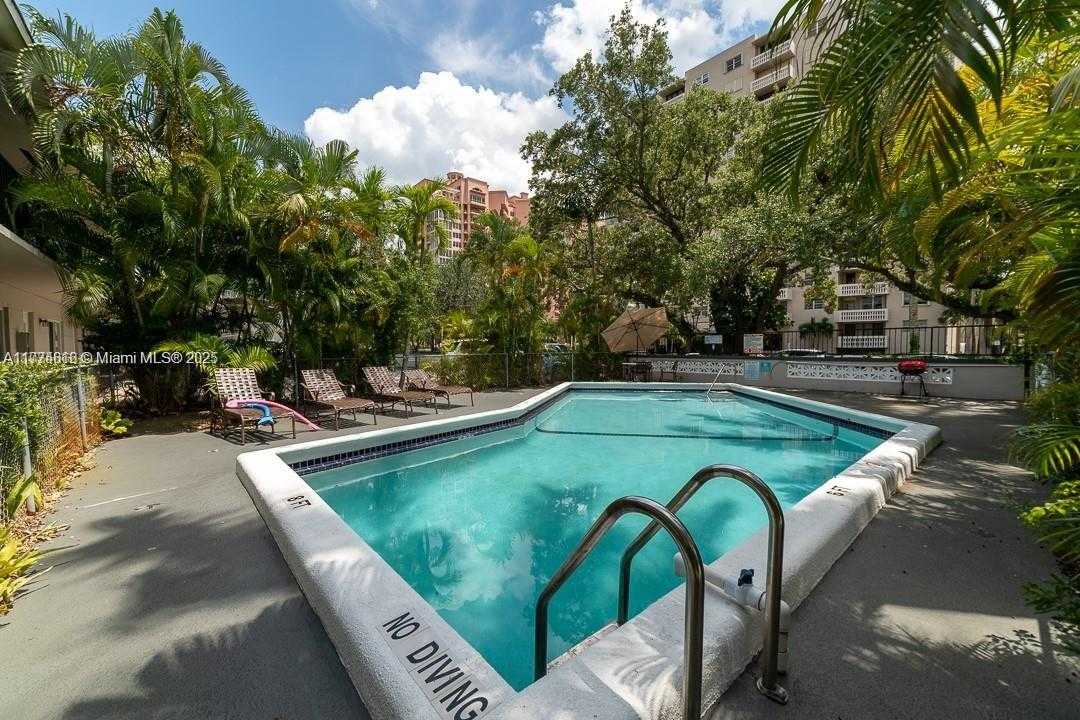 Small Image of 95 EDGEWATER DR #105, Coral Gables Number 19