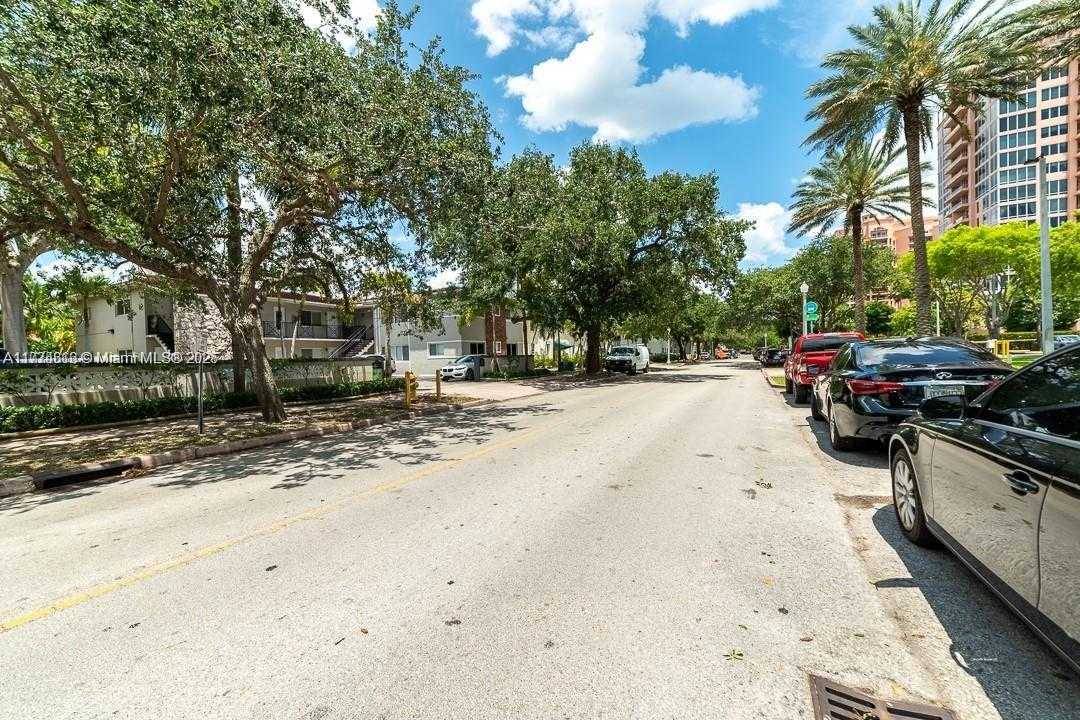 Small Image of 95 EDGEWATER DR #105, Coral Gables Number 22