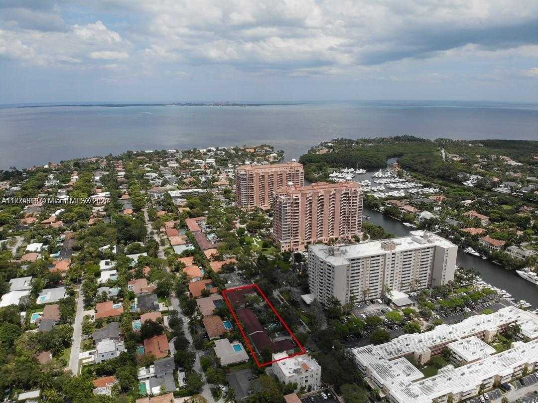 Small Image of 95 EDGEWATER DR #105, Coral Gables Number 24