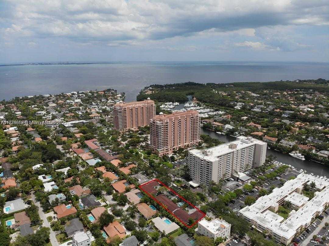 Small Image of 95 EDGEWATER DR #105, Coral Gables Number 25