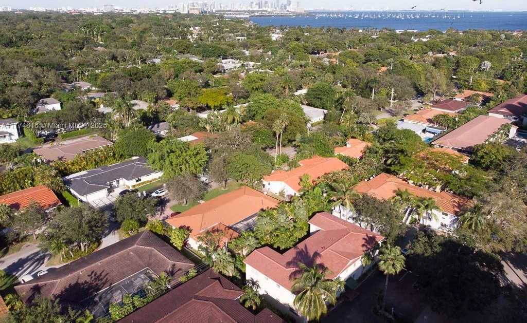 Small Image of 95 EDGEWATER DR #105, Coral Gables Number 29