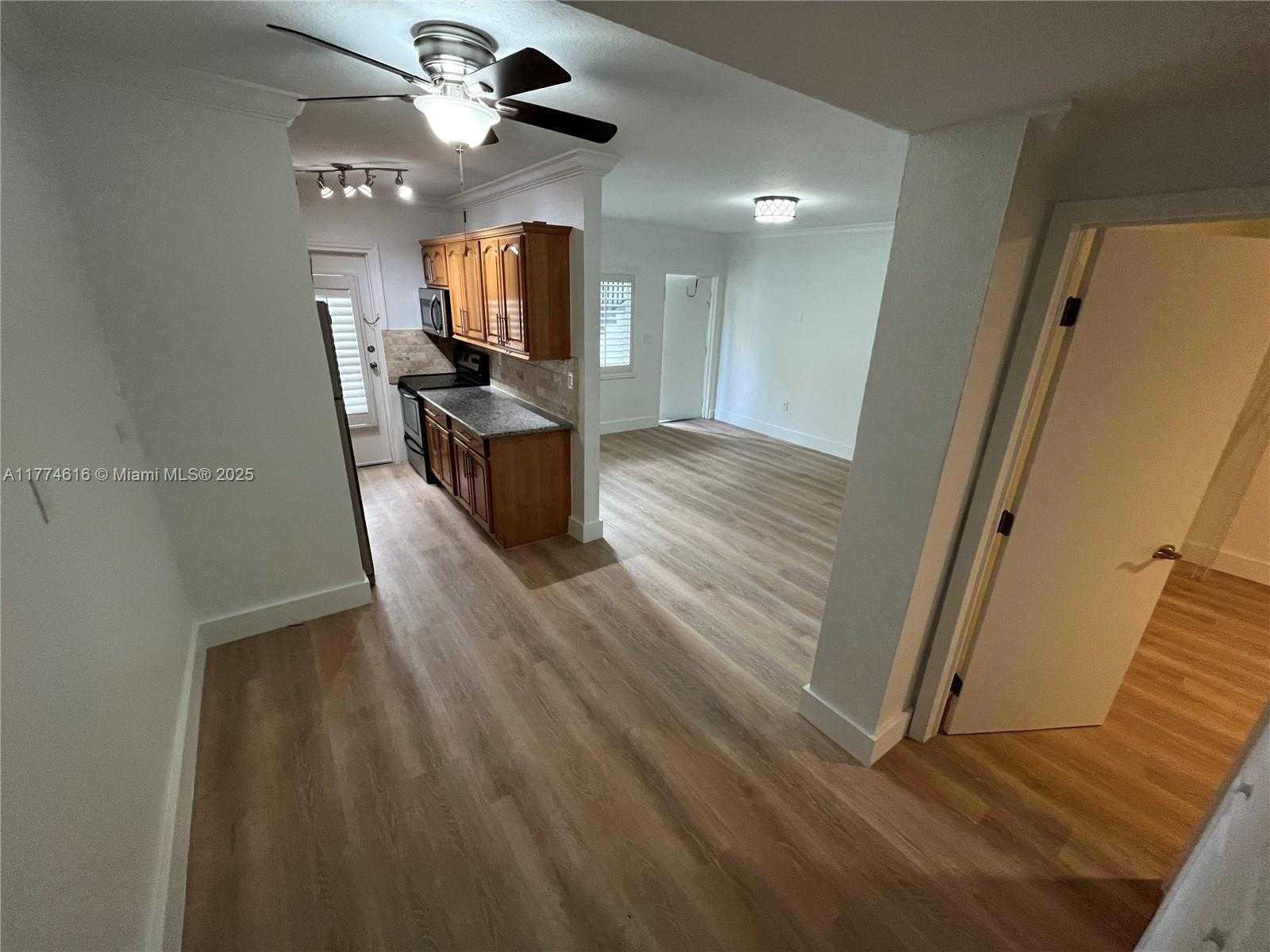Small Image of 95 EDGEWATER DR #105, Coral Gables Number 5