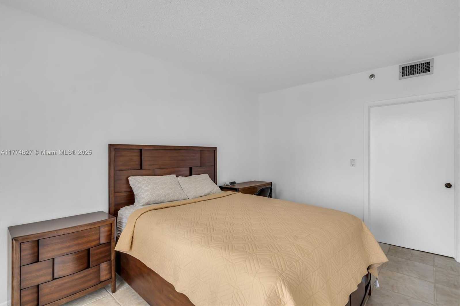 Small Image of 1581 BRICKELL AVE #808, Miami Number 19