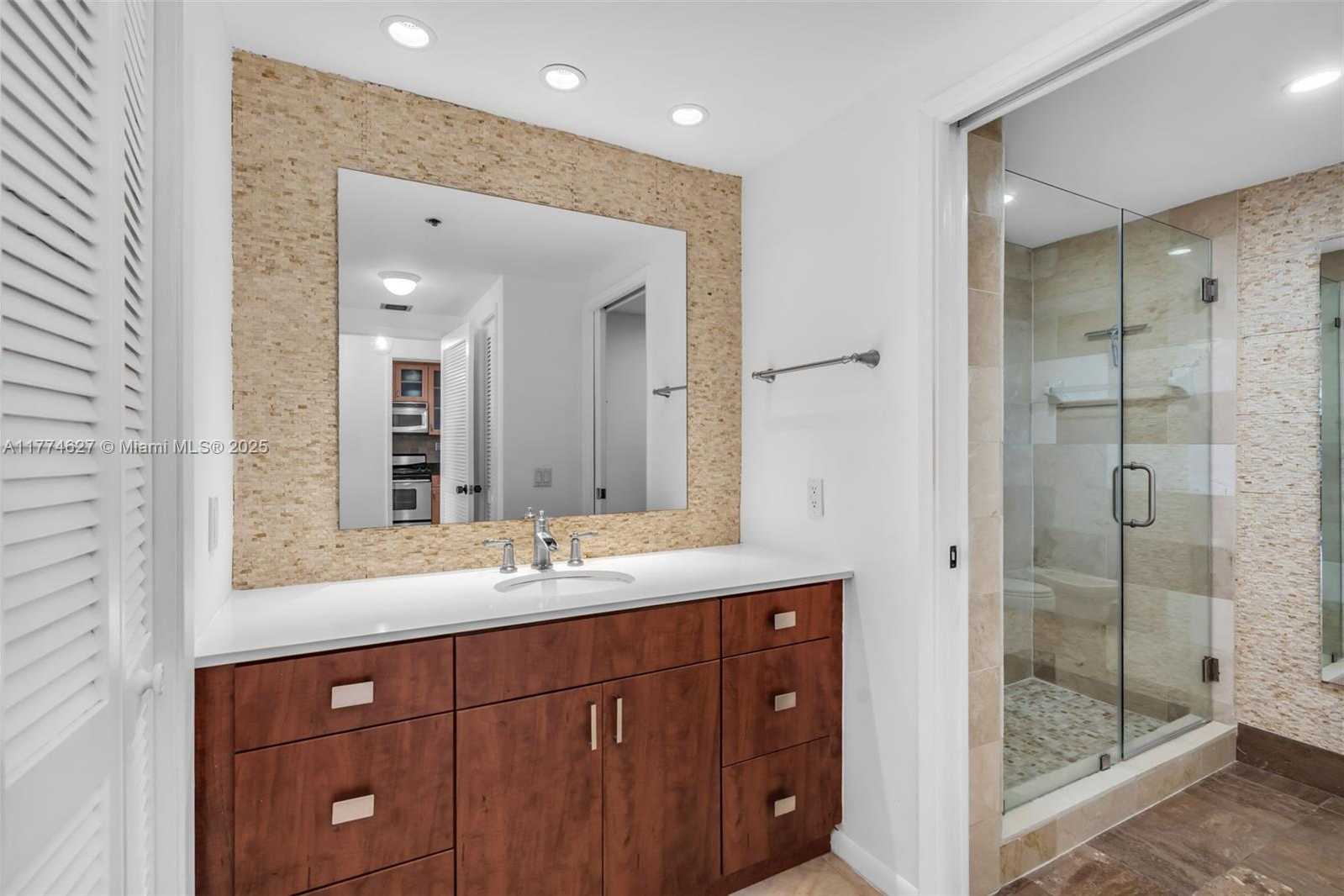 Small Image of 1581 BRICKELL AVE #808, Miami Number 21