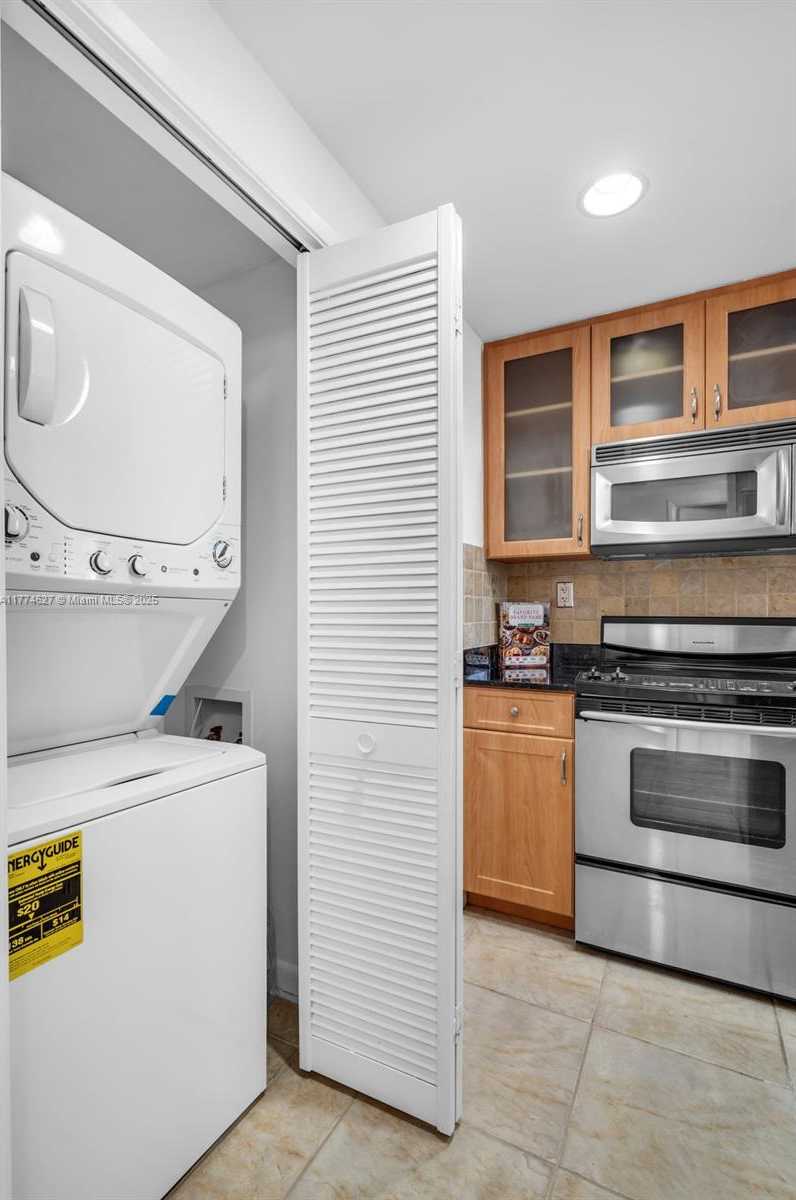 Small Image of 1581 BRICKELL AVE #808, Miami Number 24