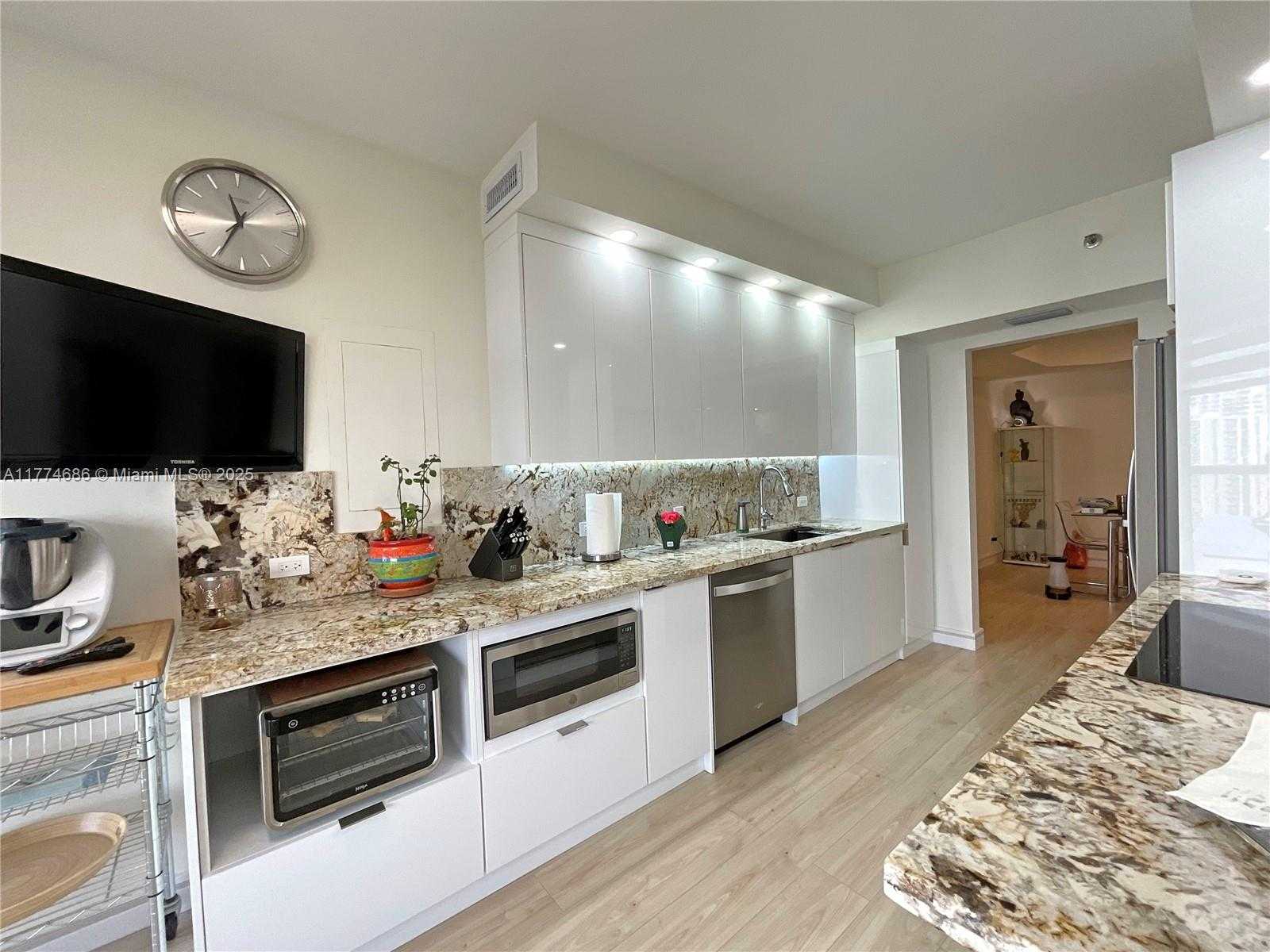 Small Image of 20191 EAST COUNTRY CLUB DR #1903, Aventura Number 2