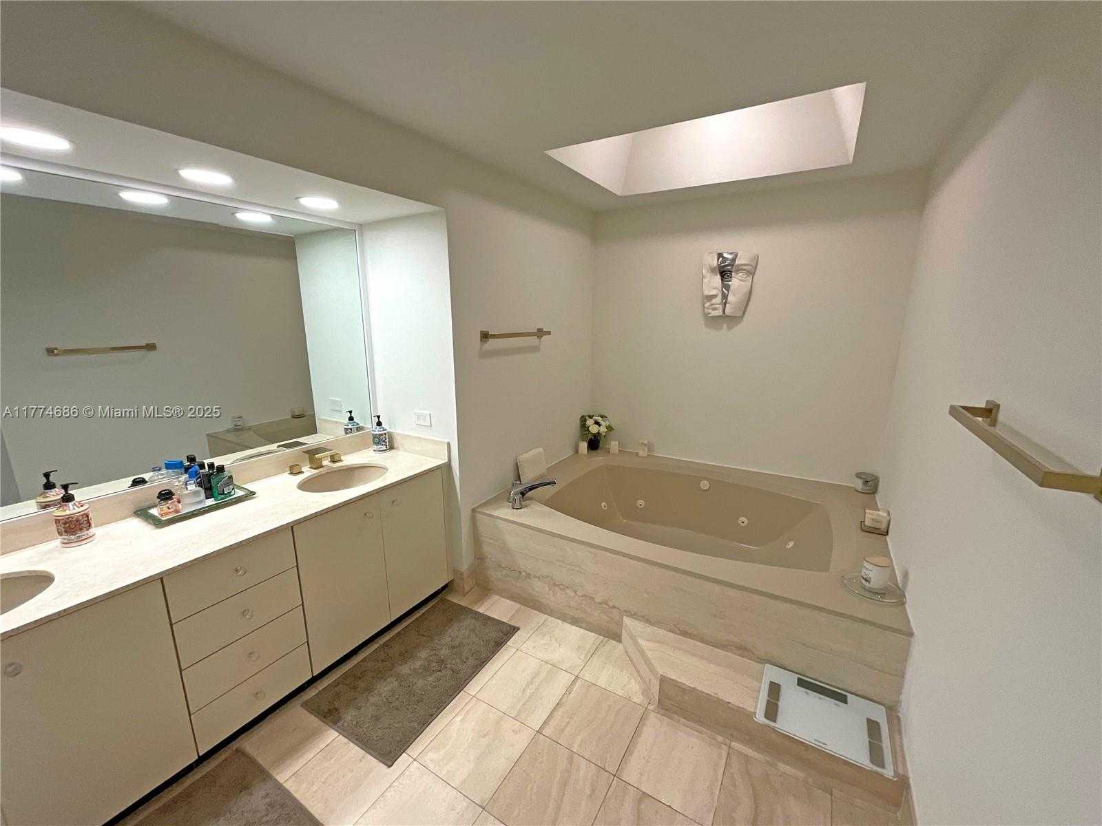 Small Image of 20191 EAST COUNTRY CLUB DR #1903, Aventura Number 8