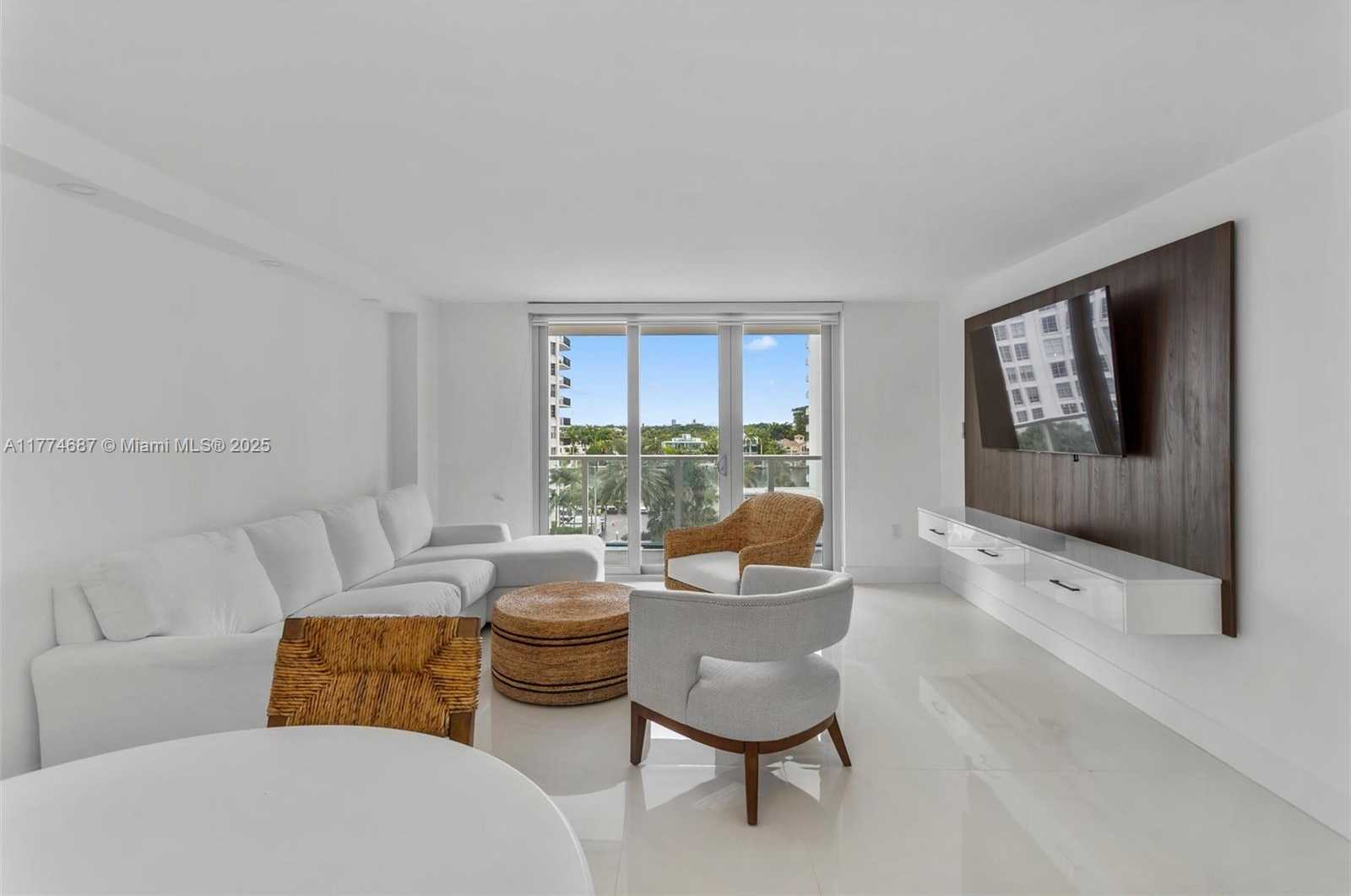 Small Image of 5701 COLLINS AVE #503, Miami Beach Number 2