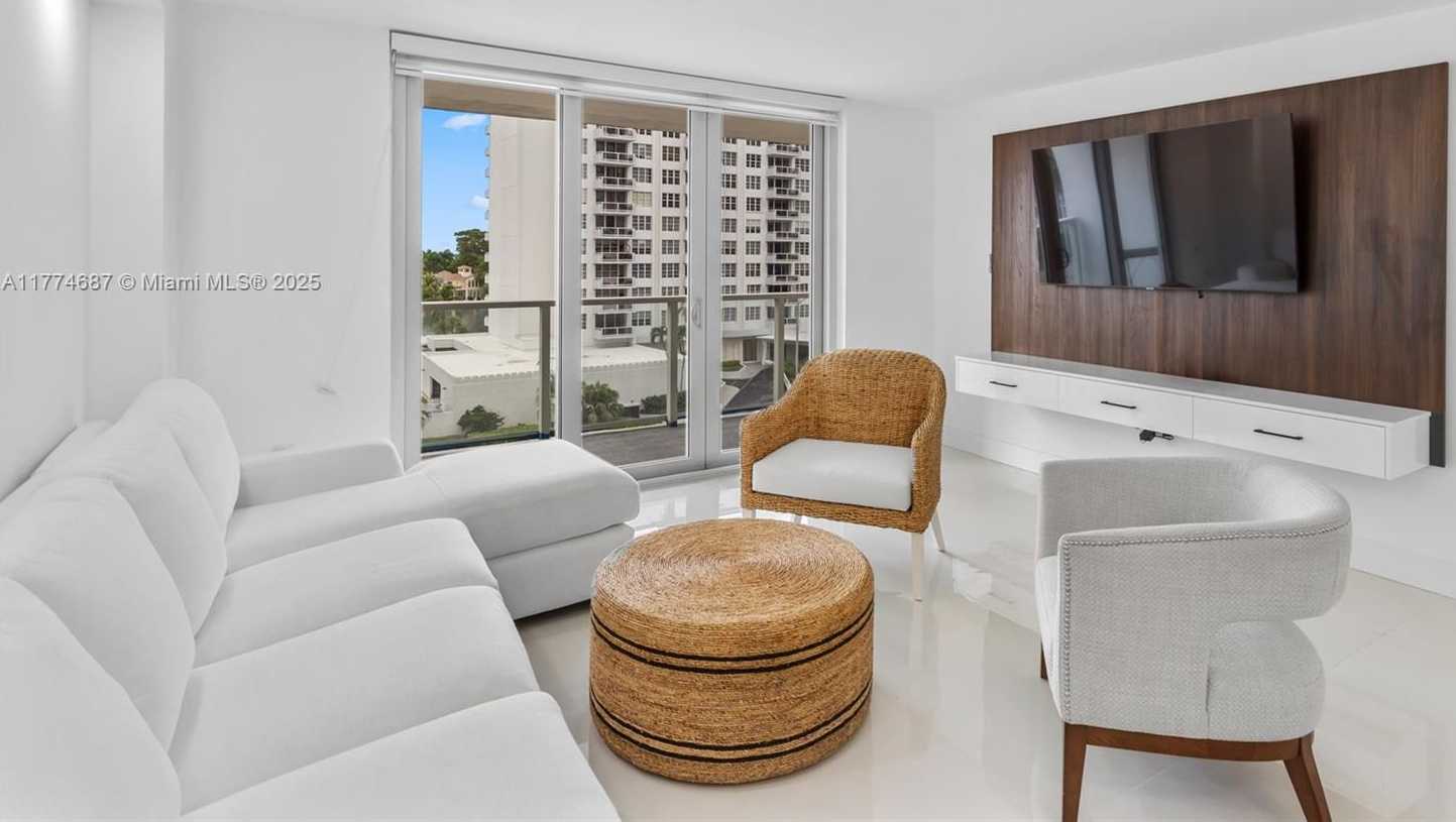 Small Image of 5701 COLLINS AVE #503, Miami Beach Number 4