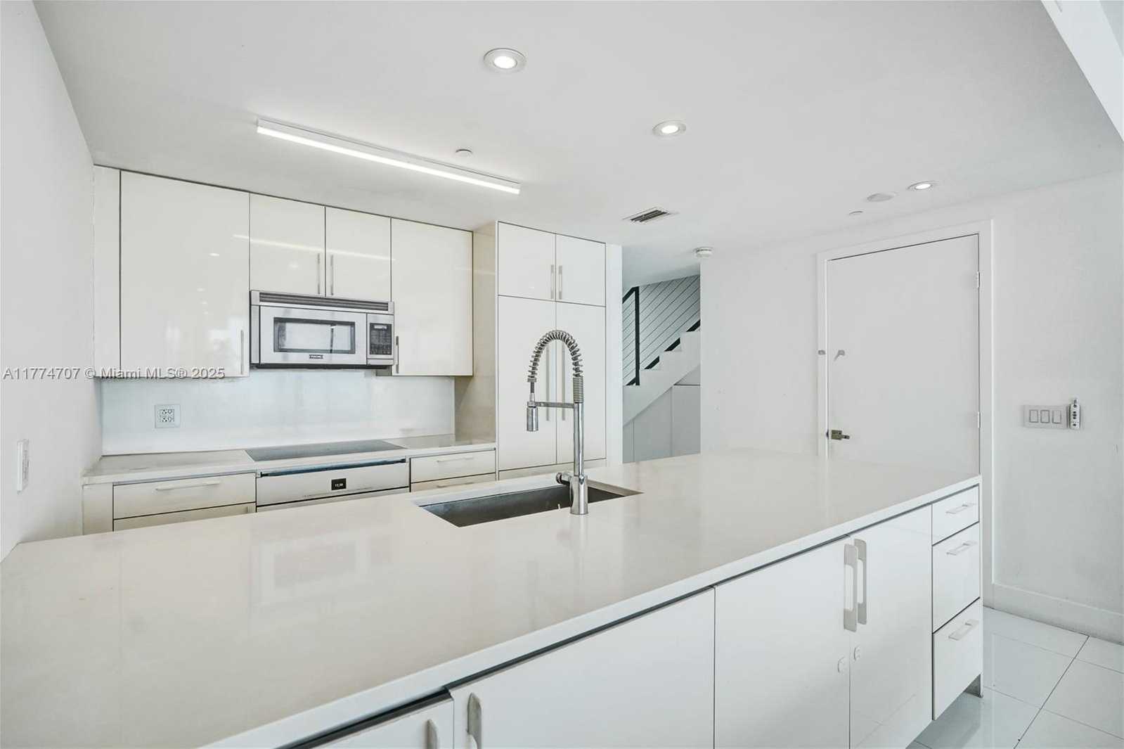 Small Image of 7935 EAST DR #803, North Bay Village Number 13