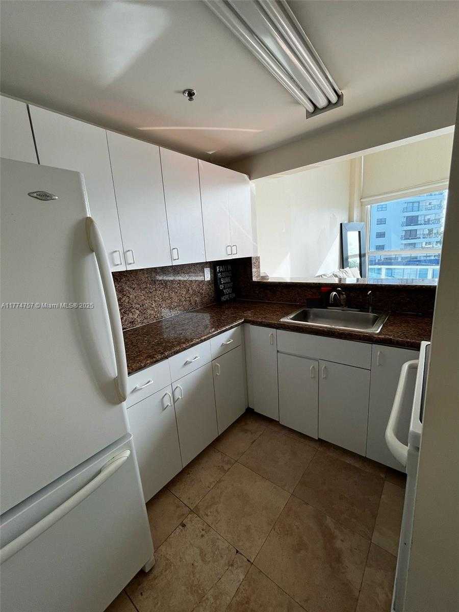 Small Image of 5445 COLLINS AVE #L3, Miami Beach Number 11