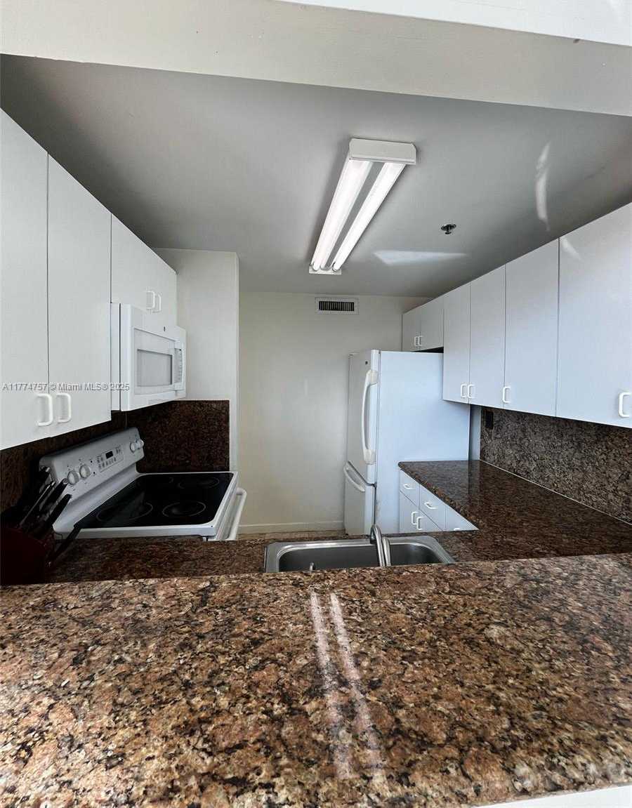 Small Image of 5445 COLLINS AVE #L3, Miami Beach Number 13