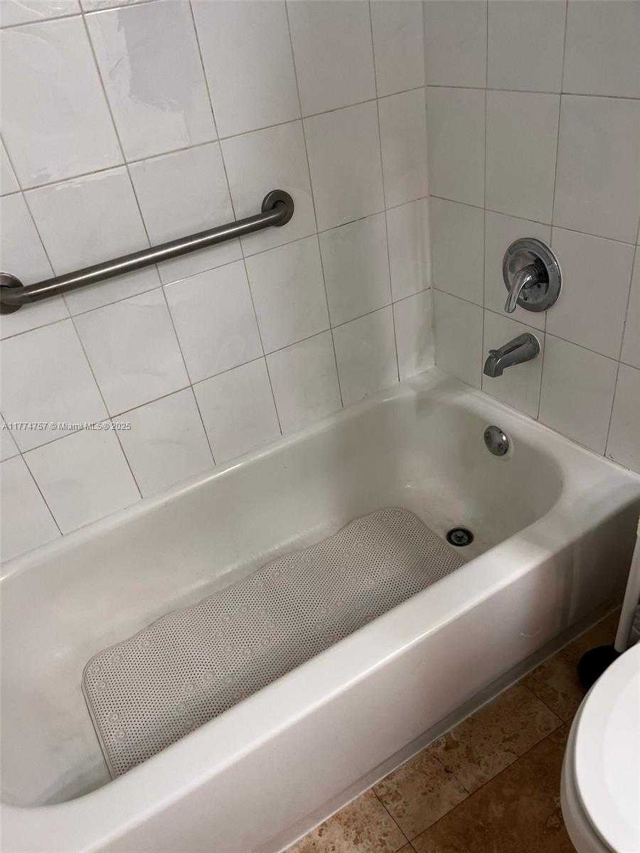 Small Image of 5445 COLLINS AVE #L3, Miami Beach Number 16