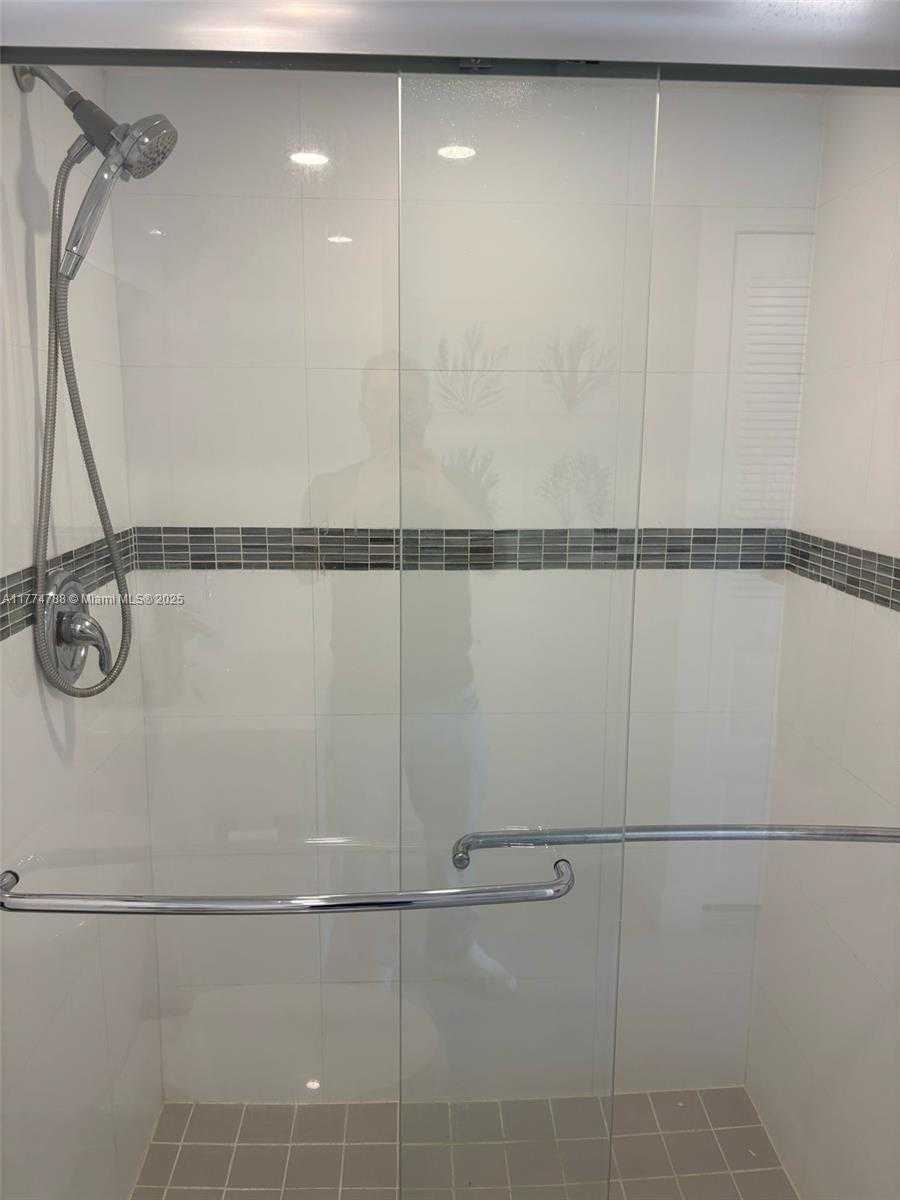 Small Image of 20335 WEST COUNTRY CLUB DR #608, Aventura Number 2