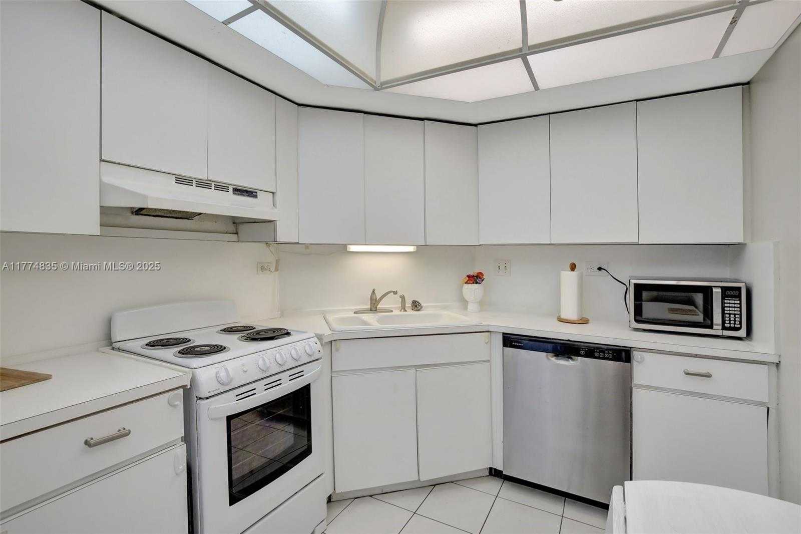 Small Image of 3111 NORTH OCEAN DR #308, Hollywood Number 9