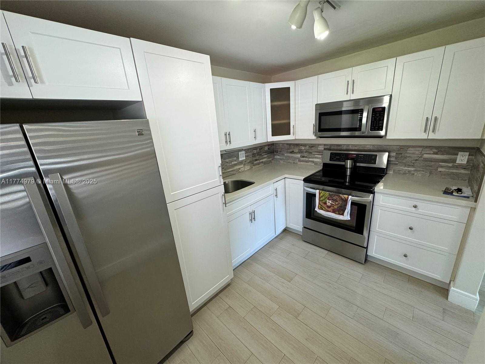 Small Image of 10501 SOUTH WEST 108TH AVE #114, Miami Number 10