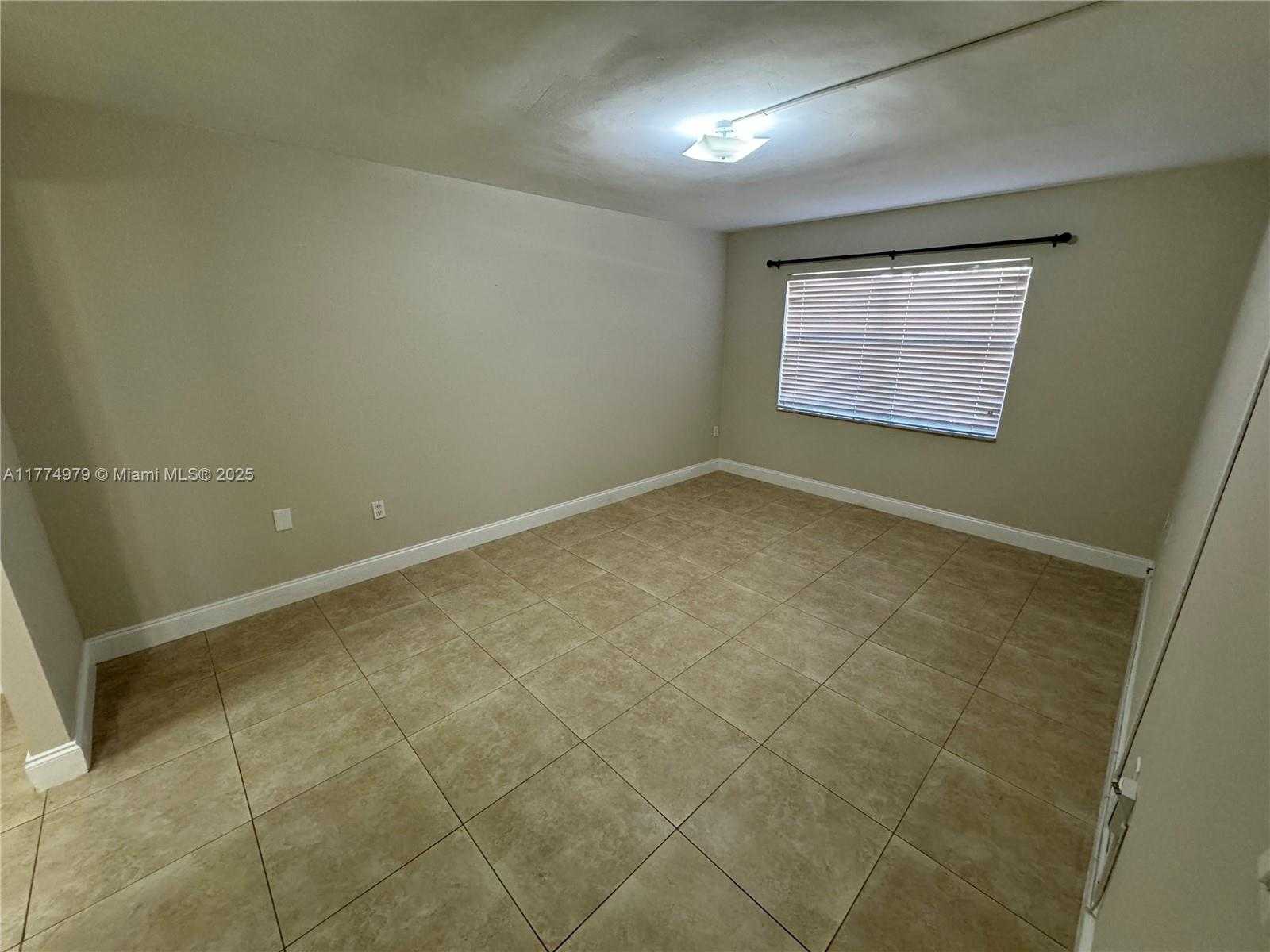 Small Image of 10501 SOUTH WEST 108TH AVE #114, Miami Number 22