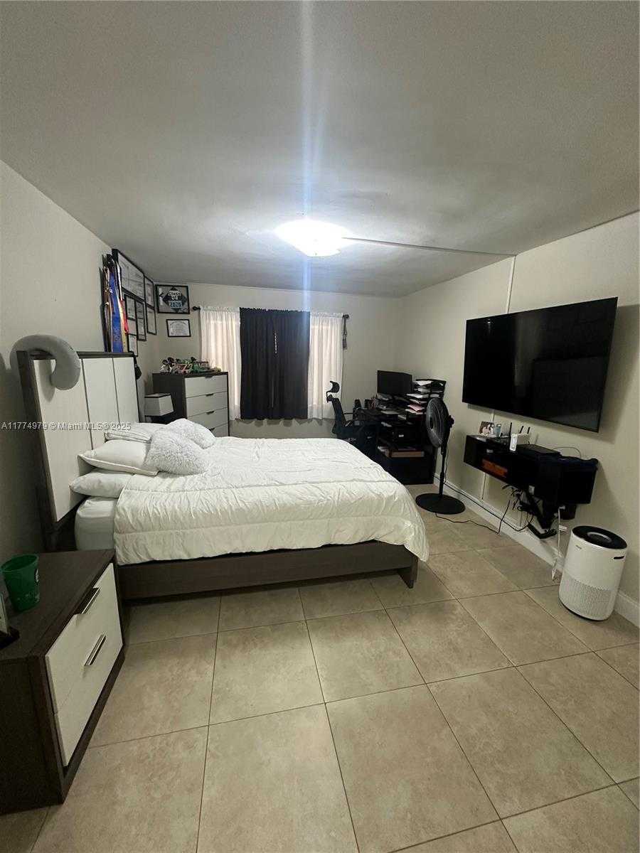 Small Image of 10501 SOUTH WEST 108TH AVE #114, Miami Number 28