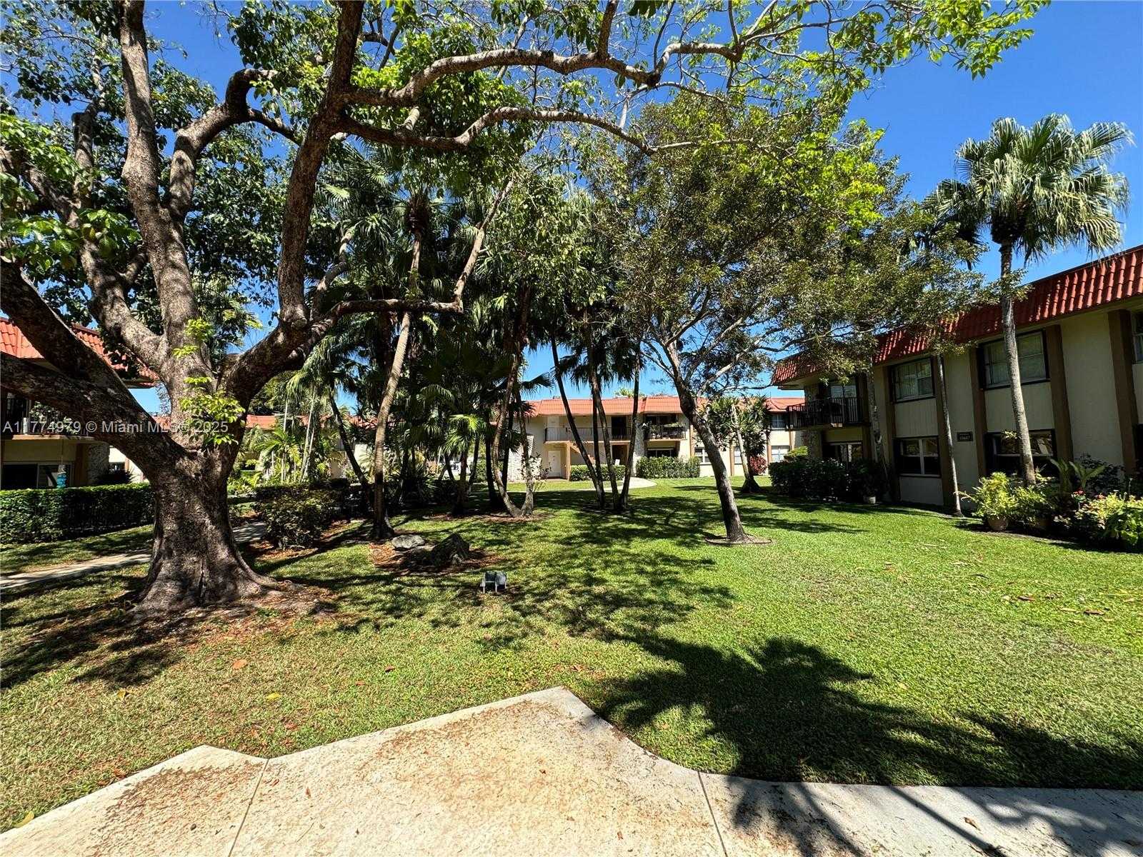 Small Image of 10501 SOUTH WEST 108TH AVE #114, Miami Number 36