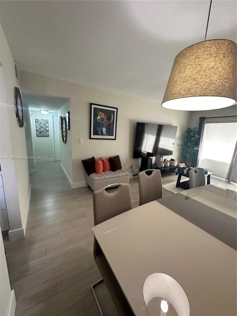 Small Image of 10501 SOUTH WEST 108TH AVE #114, Miami Number 4