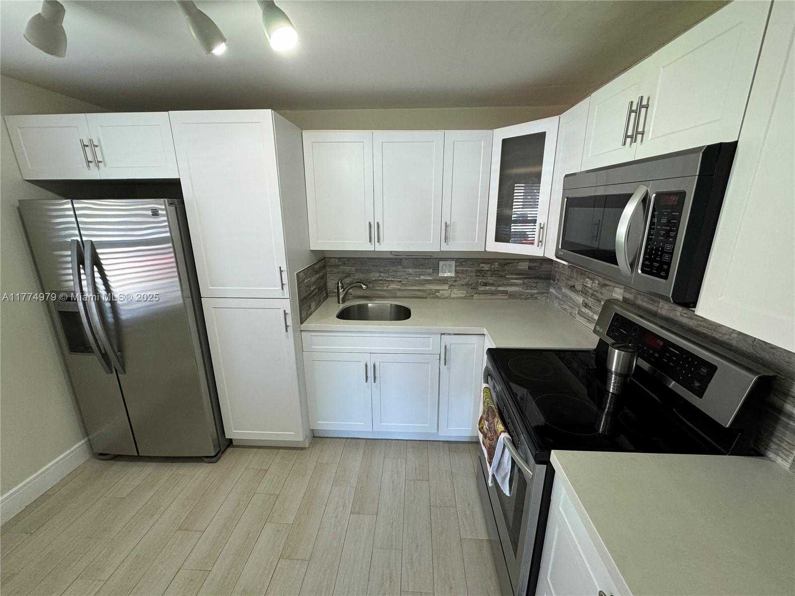 Small Image of 10501 SOUTH WEST 108TH AVE #114, Miami Number 5