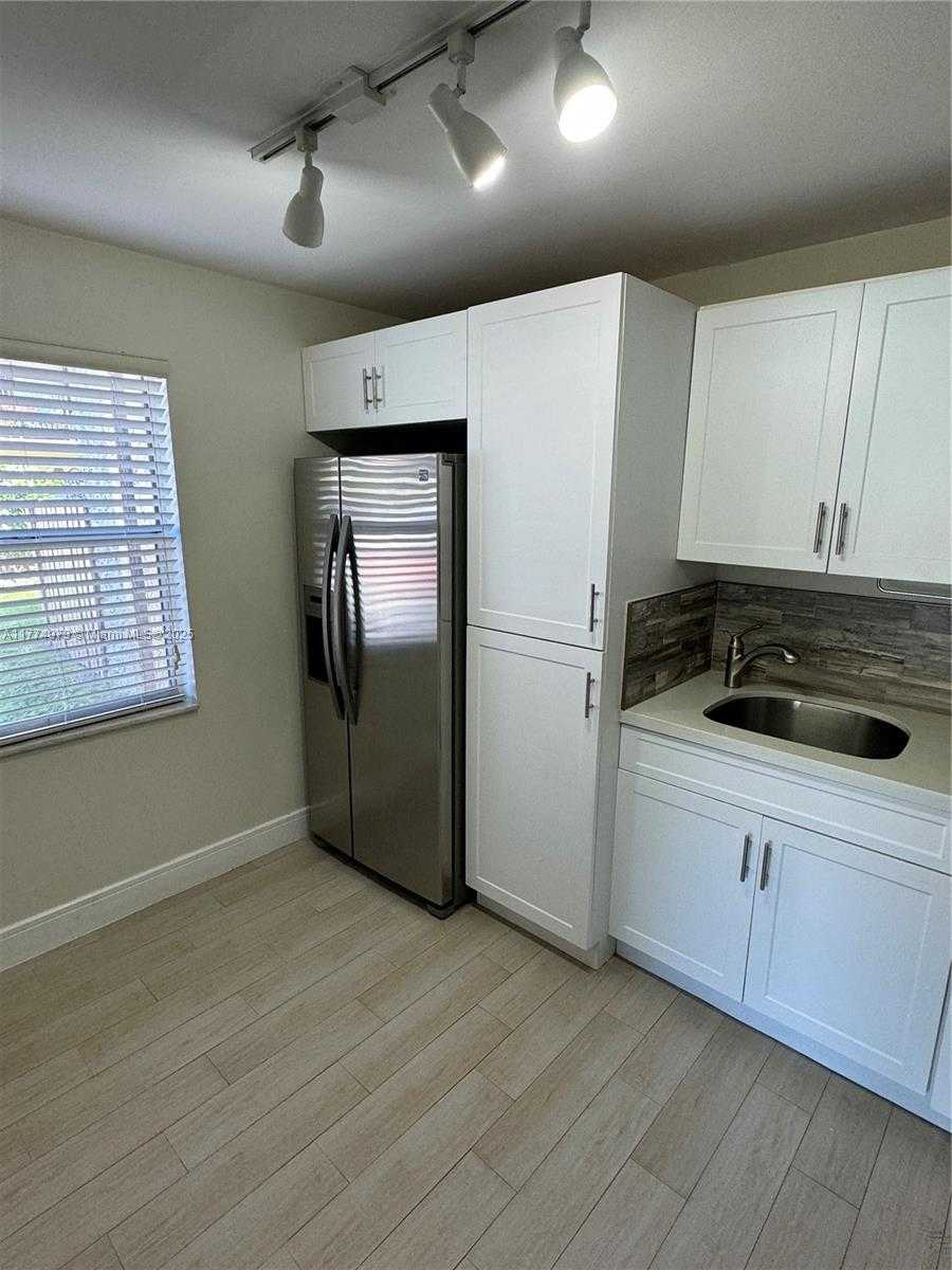 Small Image of 10501 SOUTH WEST 108TH AVE #114, Miami Number 6