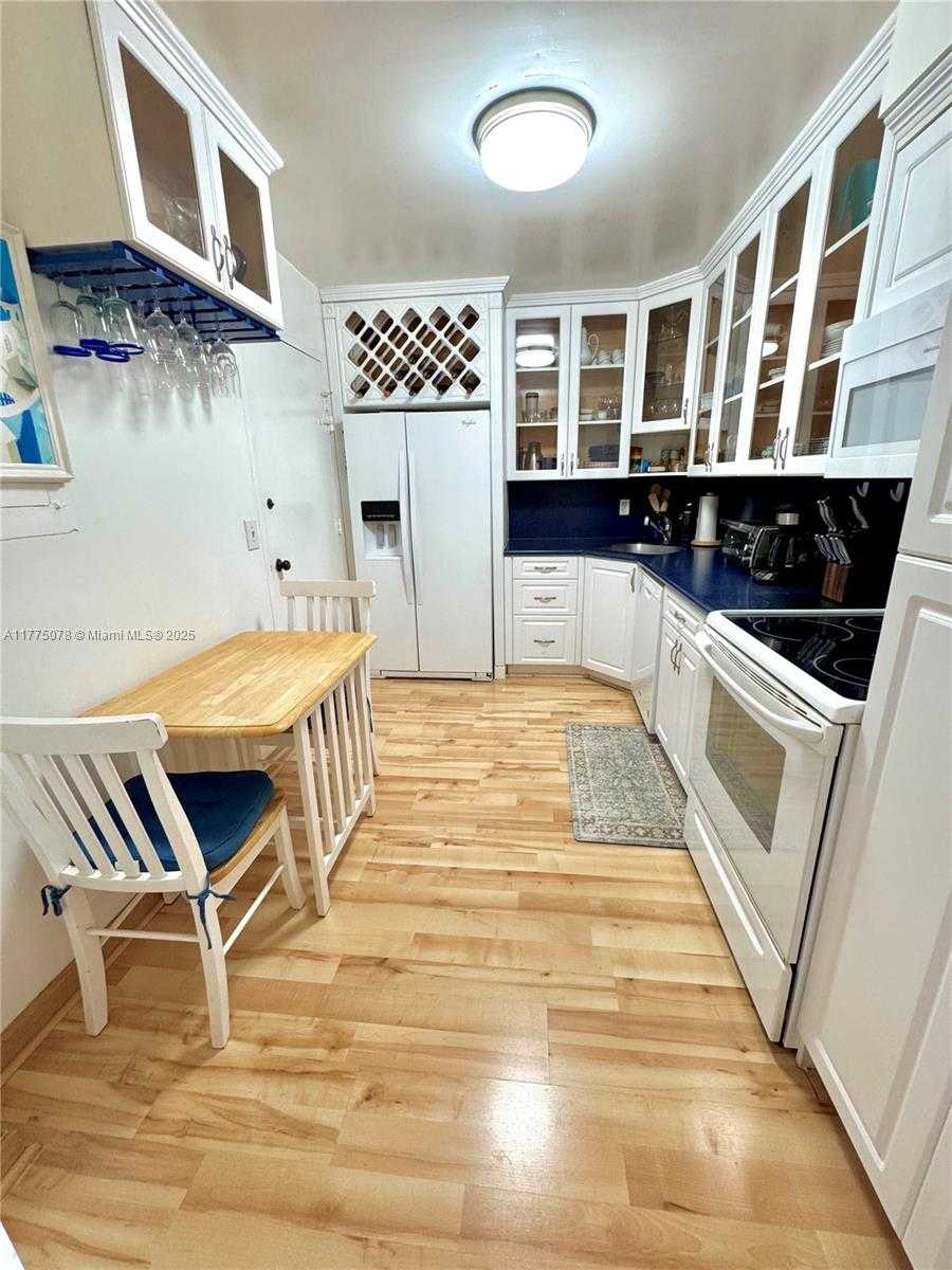 Small Image of 1001 91ST ST #710, Bay Harbor Islands Number 13