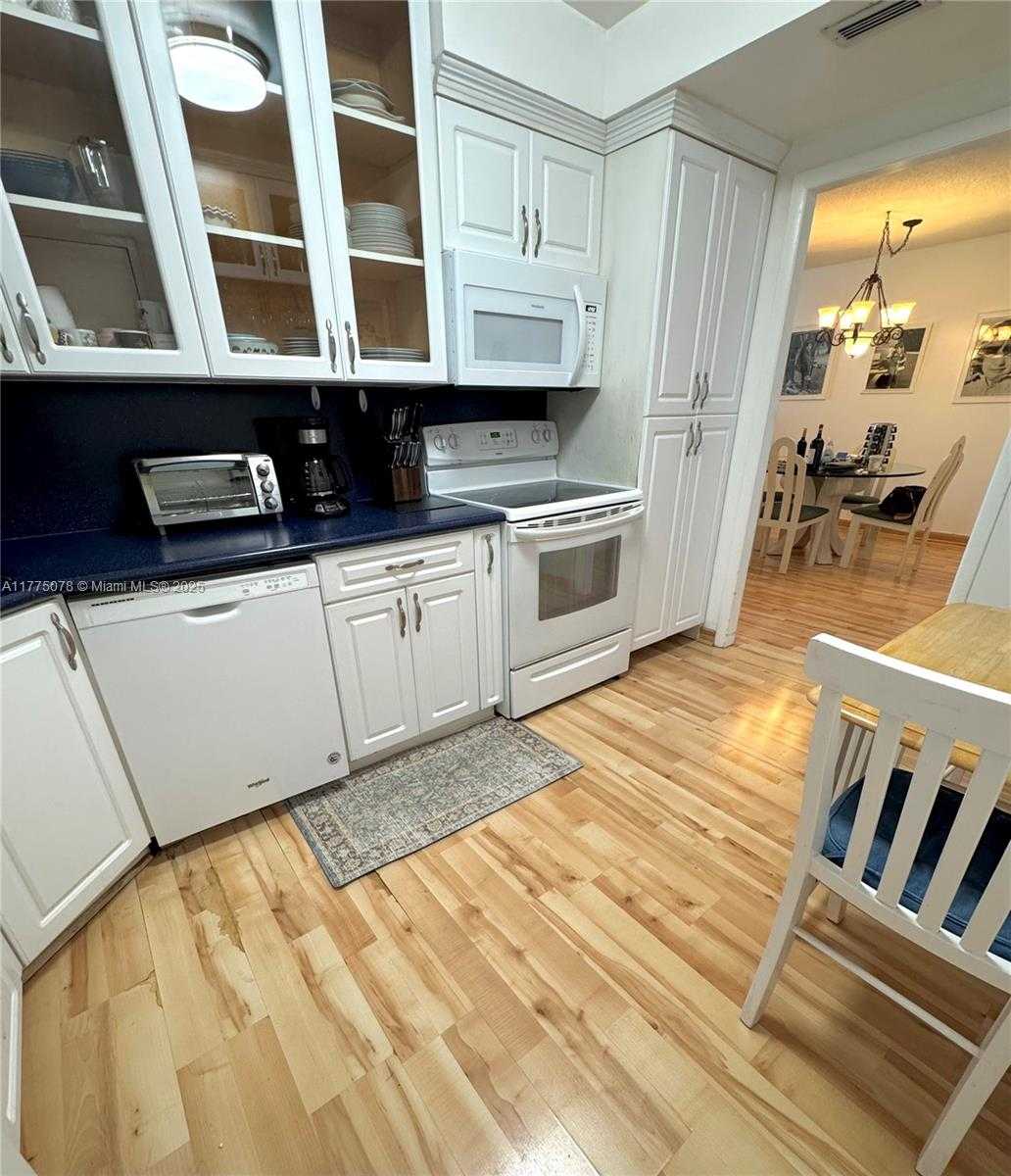 Small Image of 1001 91ST ST #710, Bay Harbor Islands Number 14
