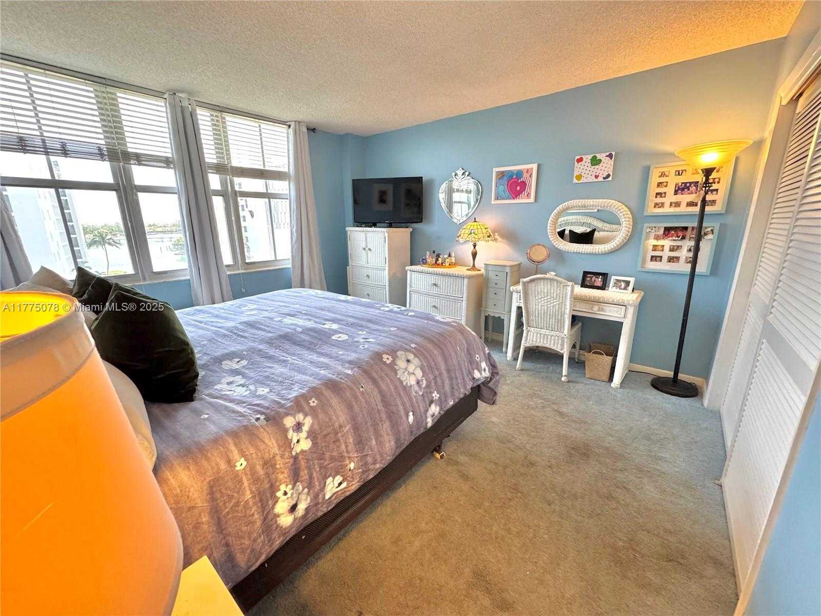 Small Image of 1001 91ST ST #710, Bay Harbor Islands Number 28