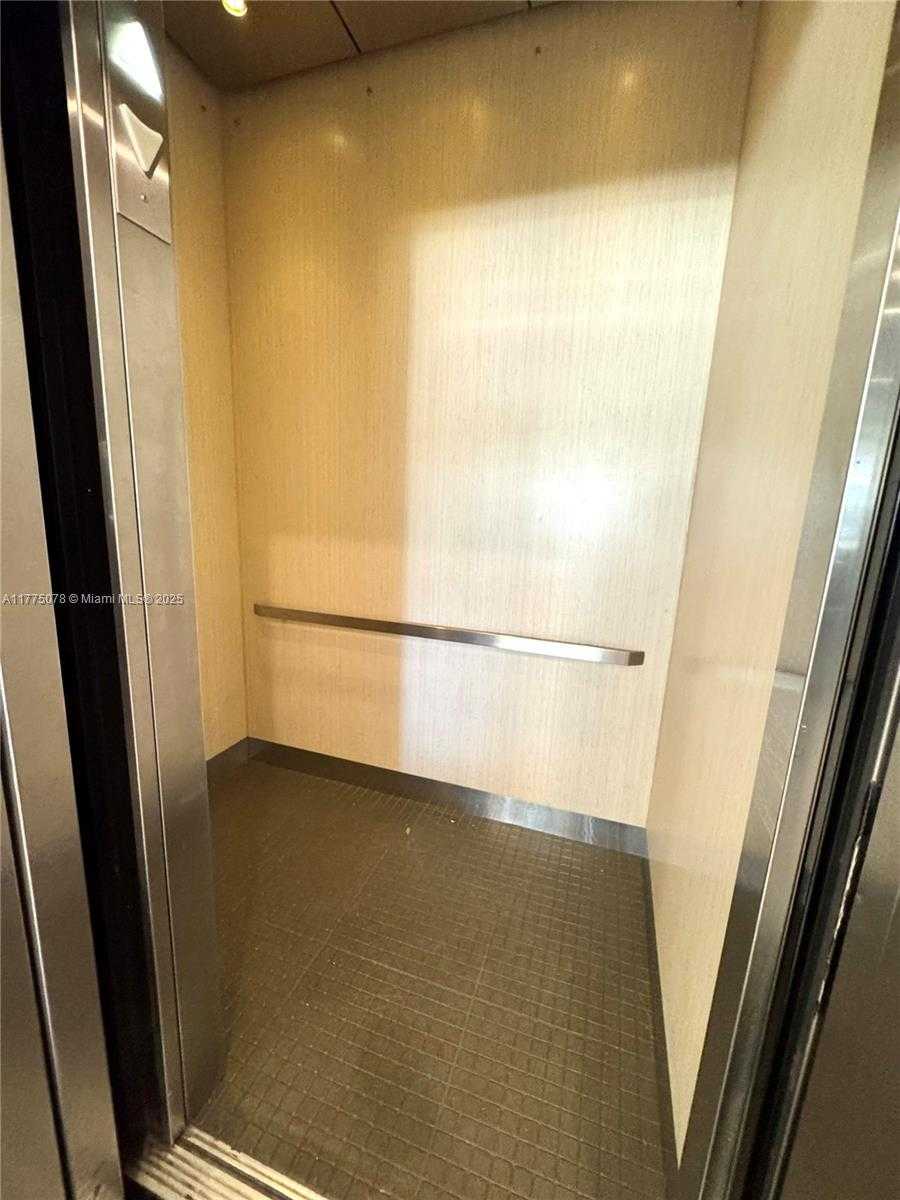 Small Image of 1001 91ST ST #710, Bay Harbor Islands Number 43
