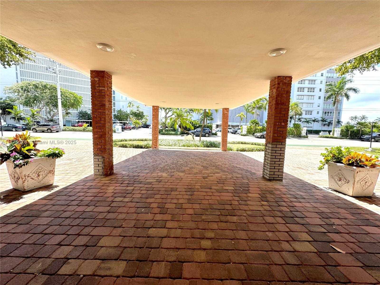 Small Image of 1001 91ST ST #710, Bay Harbor Islands Number 44