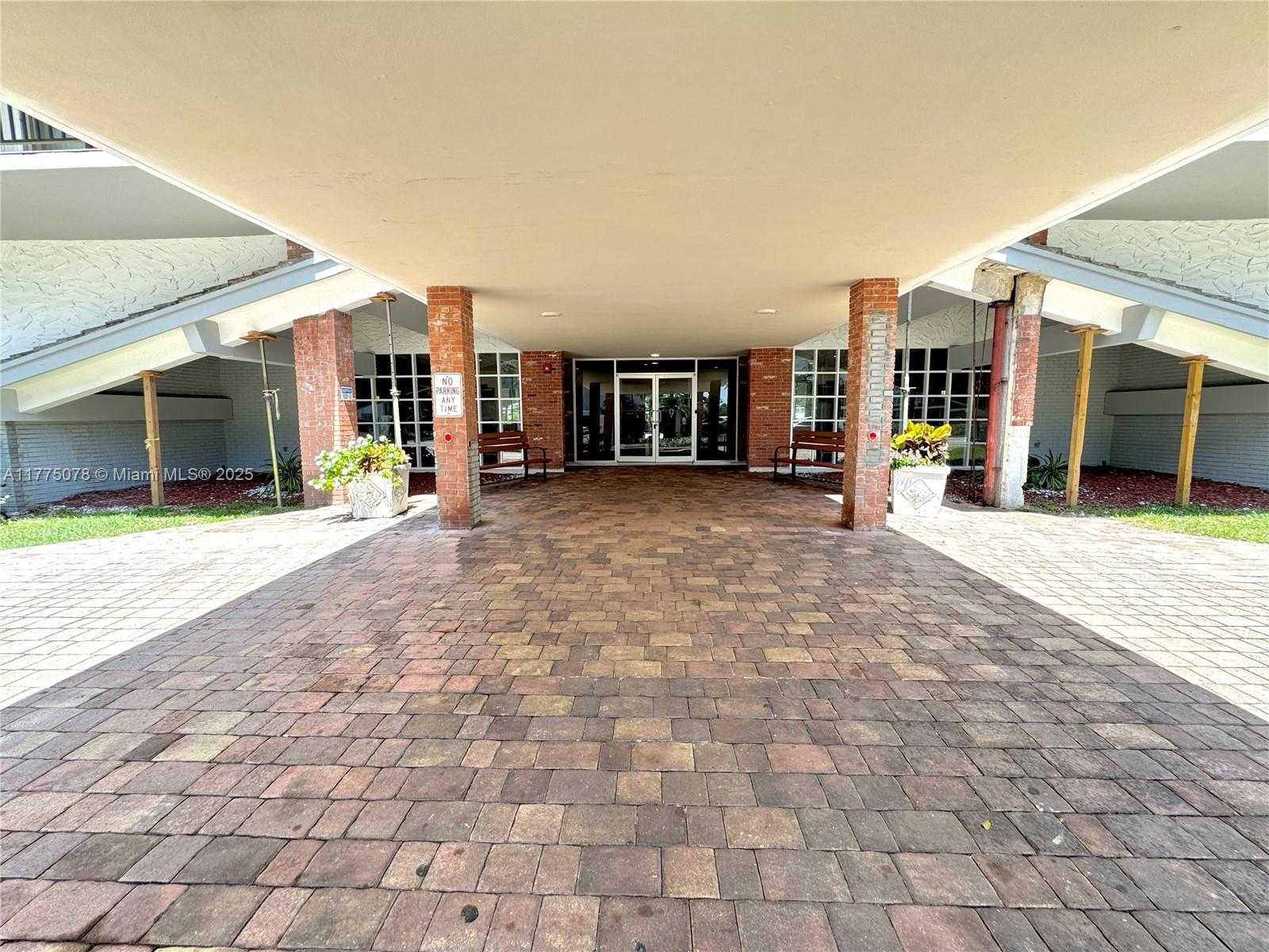 Small Image of 1001 91ST ST #710, Bay Harbor Islands Number 45