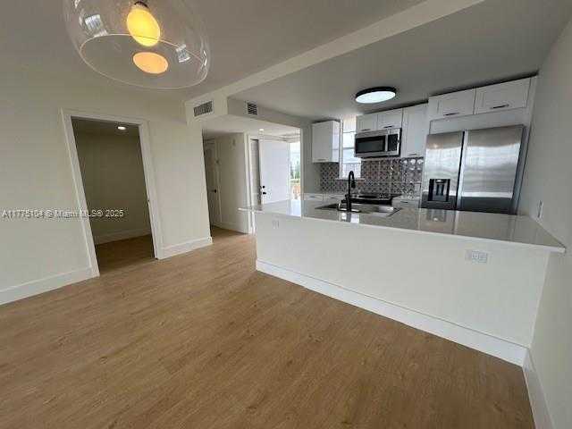 Small Image of 2930 POINT EAST DR #E610, Aventura Number 3